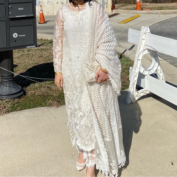 SUFFUSE— IVORY BREEZE Embroidered 2-piece suit - Picture 3 of 7